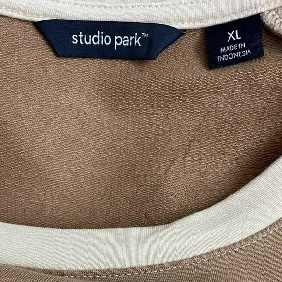 NWOT Studio Park ruched-sleeve sweatshirt - Picture 4 of 10